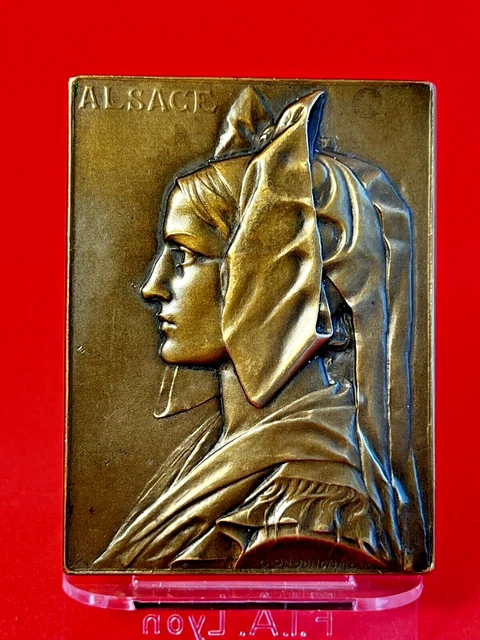 PLAQUETTE L'ALSACIENNE - Coiffes régionales - Signée par Ernesta Robert-Mérignac EUR 50,00 - FR