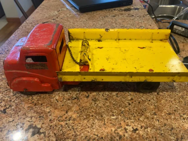 1950's Vintage Structo Machinery hauler flatbed wrecker tow truck w/ lift plate