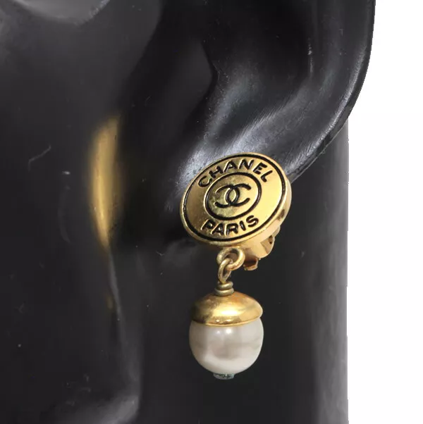 CHANEL CIRCLE COCO Mark Swing Pearl Earring Gold 97P CC Logo Black