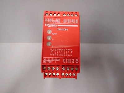 Relais de sécurité 24V DC   USED XPS-BC1110 Telemecanique XPSBC1110 TELEMECANIQUE 