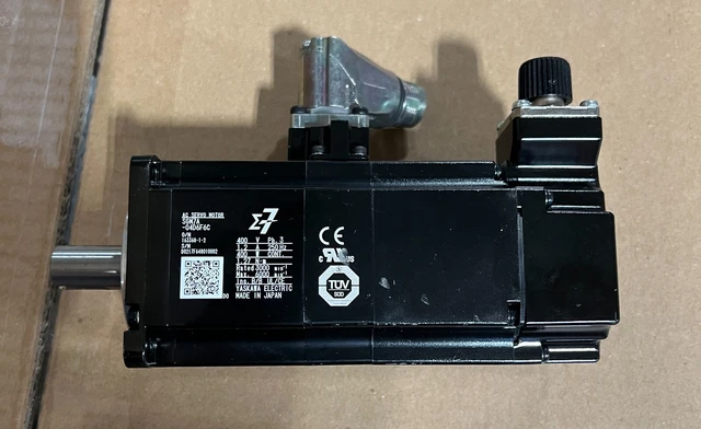 YASKAWA SGM7A-04D6F6C  SERVO MOTOR 400W, 3000RPM, 400 VAC, w/ KEY, w/ BRAKE