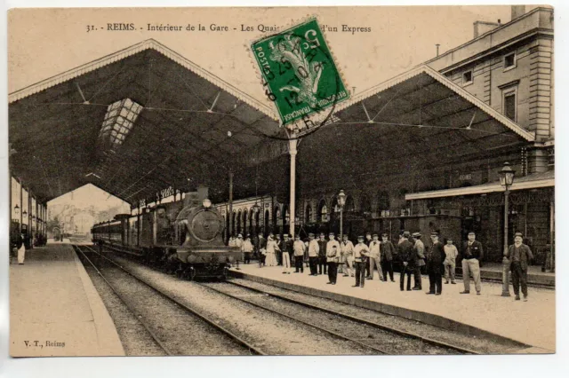 REIMS - Marne - CPA 51 - Gare - trains - L'arrivée d' un express interieur gare
