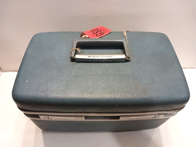 Vintage Royal Traveler Medalist Train /Makeup Case Blue Luggage complete, 2 keys