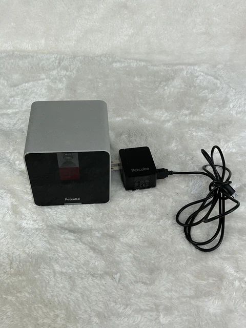 Cámara Petcube para mascotas - 1a generación HD 720p reproducción láser de audio bidireccional - usada