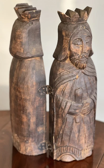 Figura de hombre coronado tallada en madera vintage botella de vino con bisagras estuche excelente