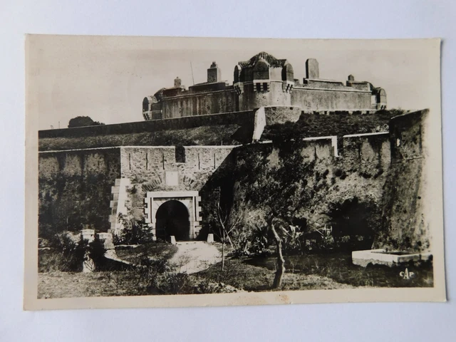 83 VAR CARTE POSTALE  SAINT-TROPEZ N°147 citadelle