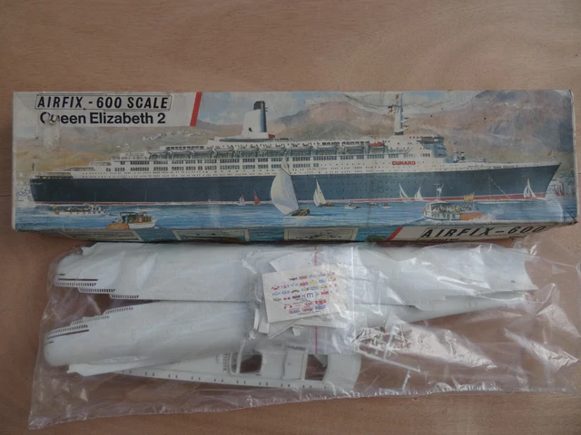 Maquette bateau : Queen Elizabeth 2 - Revell - Rue des Maquettes