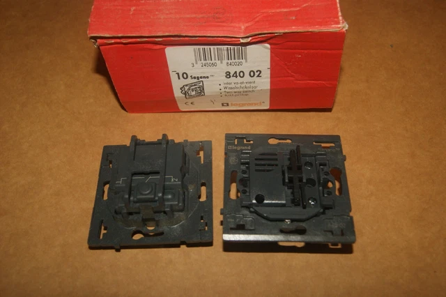 Lot De 2 Mécanismes De Prise électrique Sans Terre Legrand Sagane (réf. 84250) - Neuf