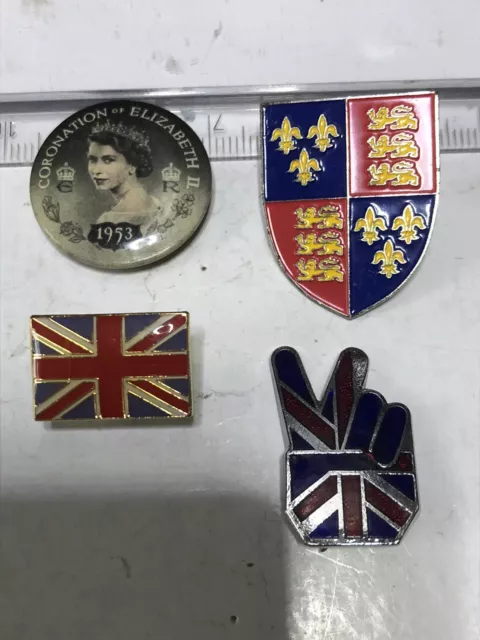 Queen Elizabeth II 1953 coronation Queen Elizabeth I crest & 2 Union flag badges