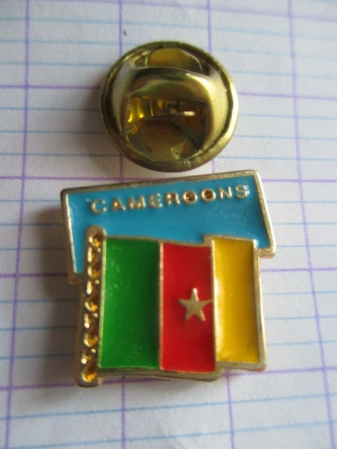 Pin's Drapeau Allemagne-Cameroun En Acrylique - Broche Métal 15x23 Mm Avec Clip Papillon