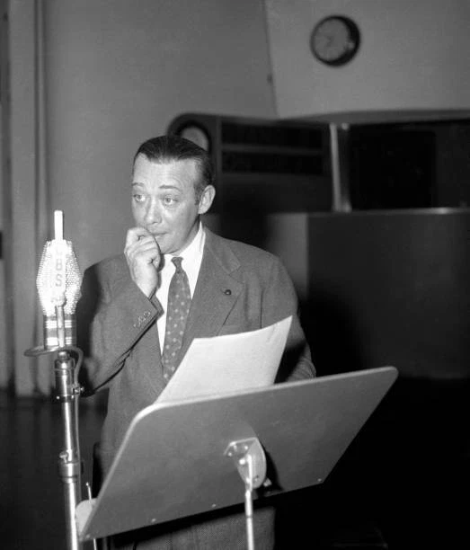 PHIL BAKER HOST of the Radio quiz show Take It or Leave It New Y 1940s ...