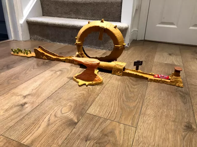 Disney Pixar Cars 3 Willy's Butte Transforming Track Set Lightning McQueen Car