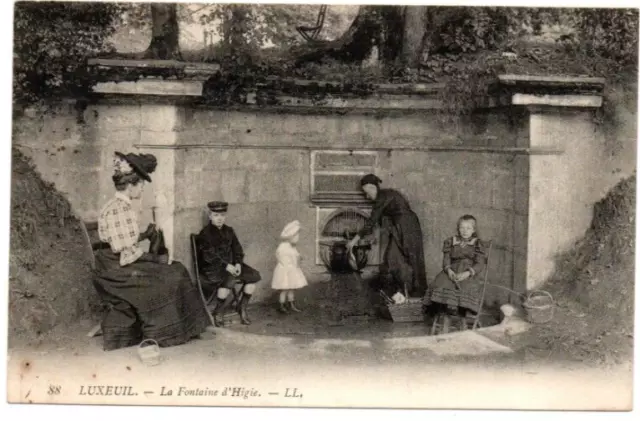 Cpa Neuve Dos Vert Animee / 70 Haute-Saone Luxeuil-Les-Bains La Fontaine D'higie