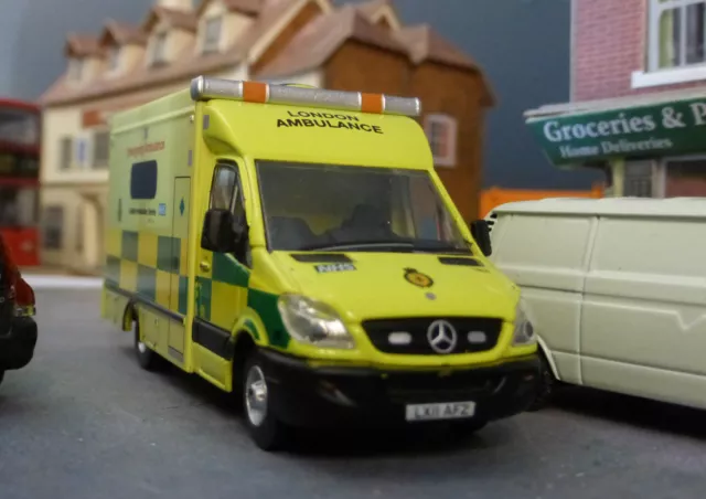 1:76 HO/OO/00 Mercedes Sprinter London NHS Krankenwagen LAS UVG modulares Modell