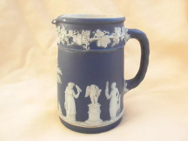 Wedgwood,Ancien Pot A Lait Porcelaine,Marque En Creux .