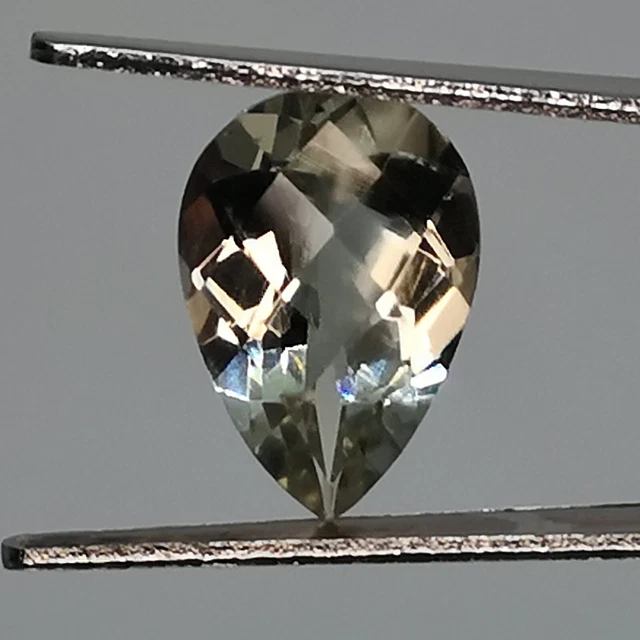 Quartz vert naturel chauffé d'Afrique - VS - Poire 2.44 Carats
