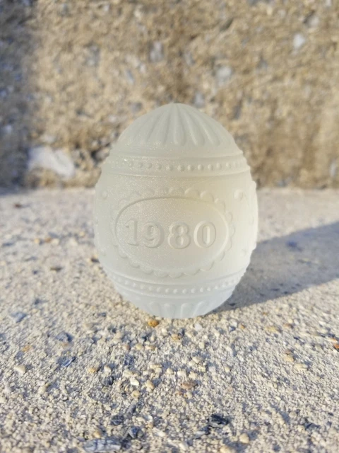 Vintage 1980 Goebel Annual Crystal Glass Egg Limited Edition Paperweight