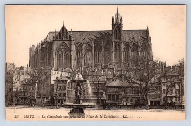 Vintage Postcard METZ. - La Cathédrale vue prise de la Place de la Comedien