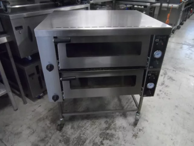Lincat PO430-2  Twin Deck Pizza Oven 8 x 12" Capacity with Stand £1250 + Vat