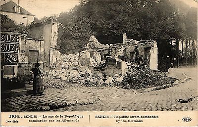 CPA 1914 SENLIS - La rue de la Republique bombardée par les Allemande (291671)