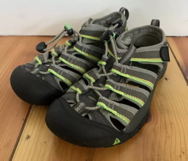 Keen Newport H2 Youth Size 2 Gray Green Waterproof Hiking Sport Sandals 1014266