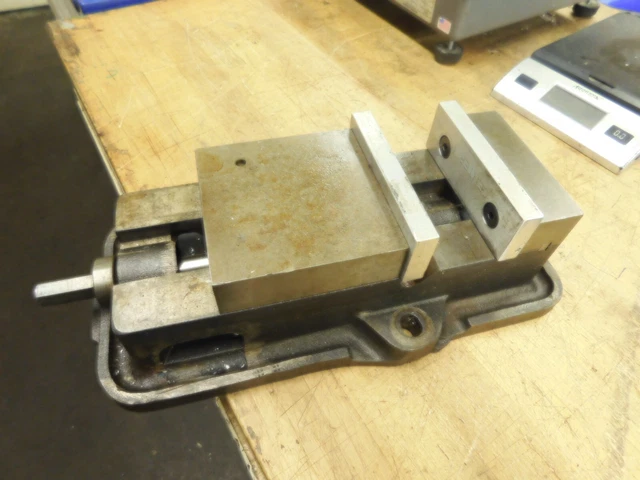Kurt D40 Precision Machine Vise 4" Wide x 4" Opening with Soft Jaws no Handle Kurt D40 Precision Machine Vise 4" Wide x 4" Opening with Soft Jaws no Handle