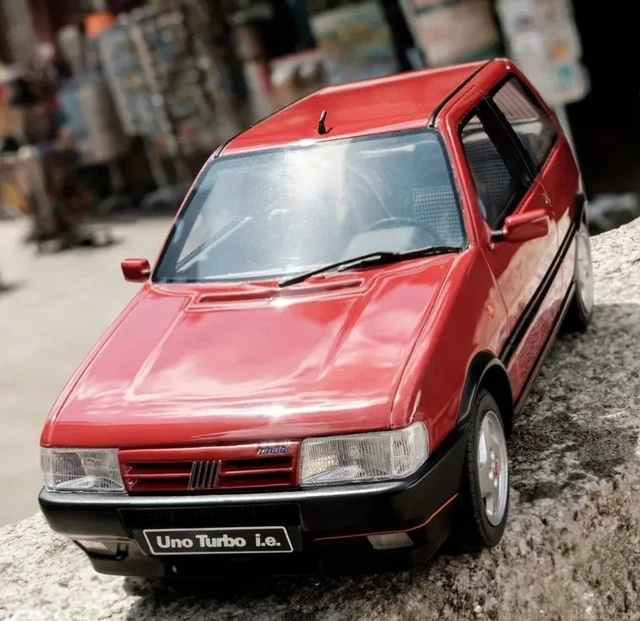 Laudoracing LM182C Fiat Uno 55S Bleue 1983 – échelle 1/18 Neuve
