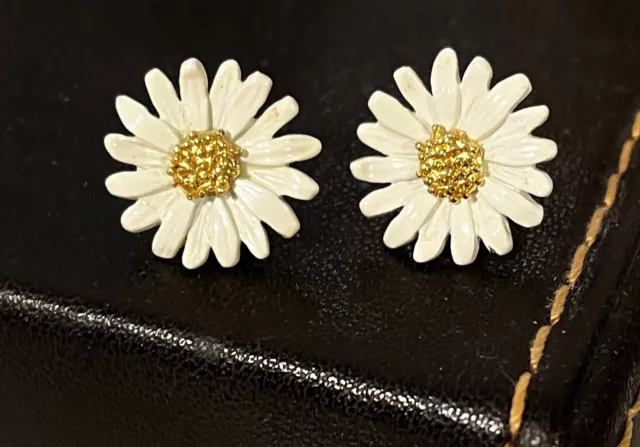 Vintage 70s Daisy Flower Earrings White Enamel Gold Tone Center Pierced 1/2"