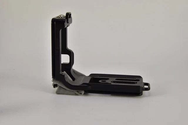 ProGrip: Multifunctional Battery Grip For IPhone Photography - View #8