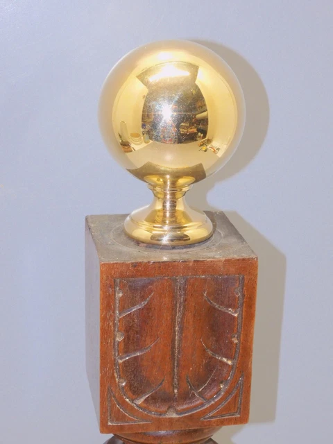 Ancienne boule d'escalier pied laiton