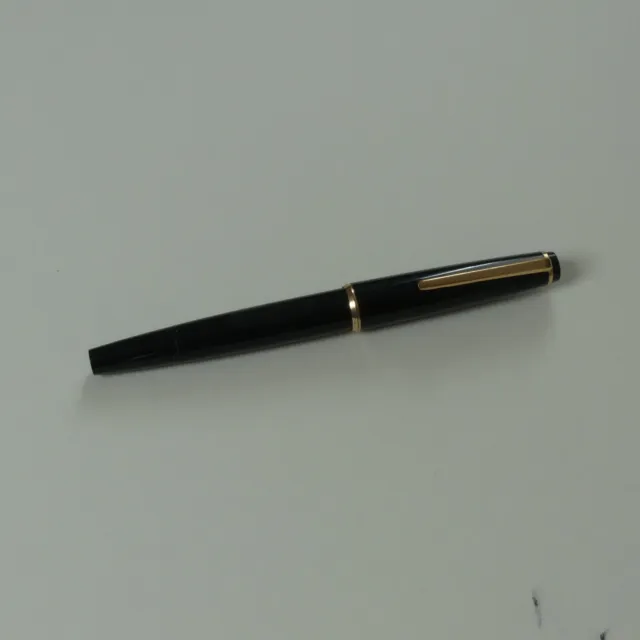 Montblanc Kolbenfüller Nr. 34 schwarz – 585er Goldfeder