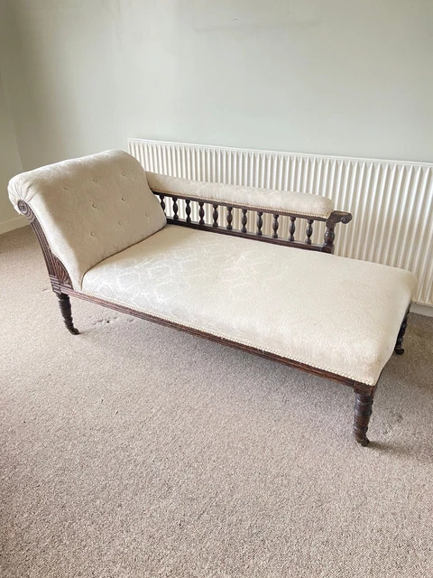 Vintage Chaise Longue Very Decorative