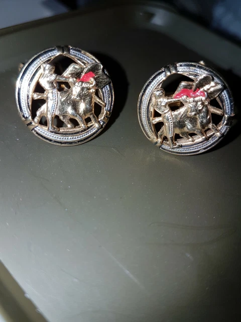 Boutons De Manchette Vintage Corrida Toreador Rouge - Anciens Et Uniques