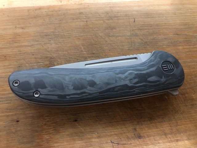 WE Knife Saakshi. Carbon Fiber Handles. 3.3" CPM 20CV Blade.