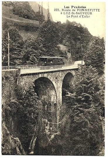 CPA 65 Hautes-Pyrénées Route de Pierrefitte in Luz-Saint-Sauveur Le Pont d'Enfer