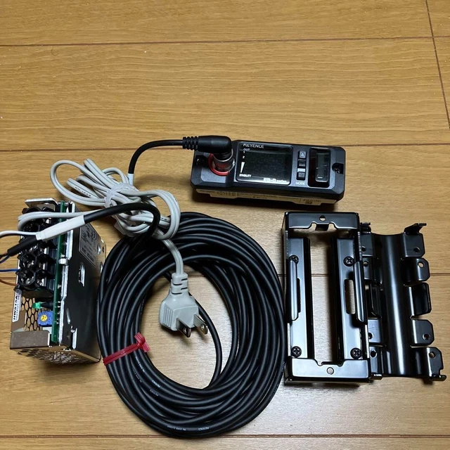 KEYENCE FD-Q20C Clamp-on Flow Sensor 20-30VDC with cable
