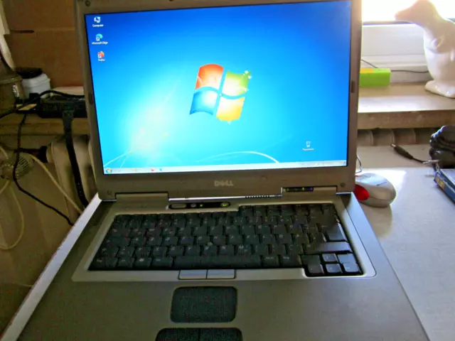 Dell Latidude 800 D Laptop mit original Netzteil