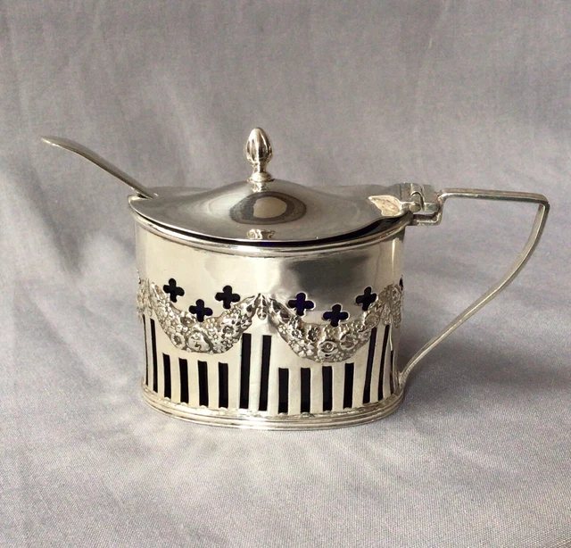 1899 William Aitken Chester Solid Silver Mustard Pot & Spoon, Orig Liner. 47.80g