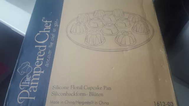 The Pampered Chef Silicone Floral Cupcake Pan 13" round, NEW IN BOX