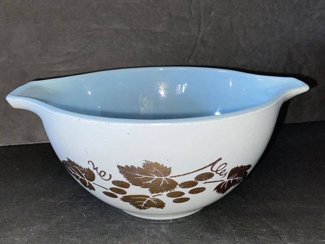 Vintage Pyrex Golden Grapes Promotional Cinderella Bowl - 1½ pt 441