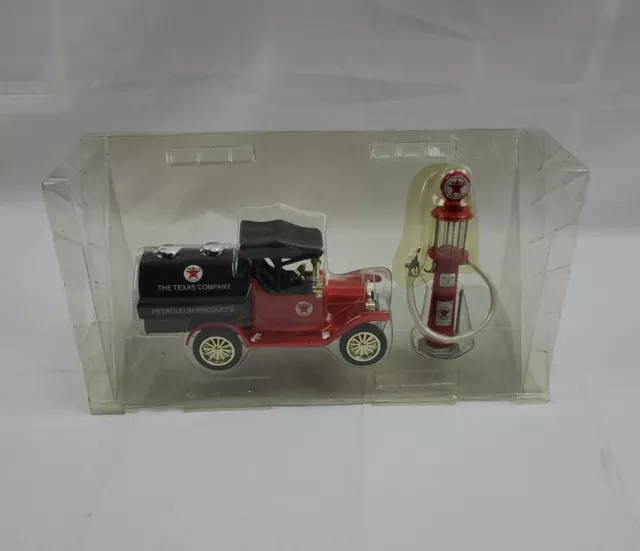 Tonka 1918 Ford Model T Runabout Oil Tanker & Wayne Gas Pump Coin Bank 1:24