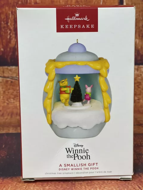 Hallmark Disney WINNIE THE POOH MAGIC LIGHT  and MOTION ornament 2022