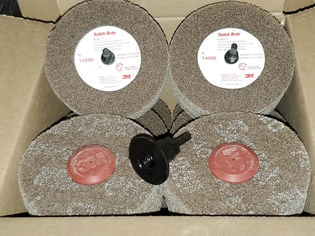 (10) 3M Scotch Brite Roloc+ 4” Cut & Polish Disc Wheel MED + 3M Roloc+ Holder