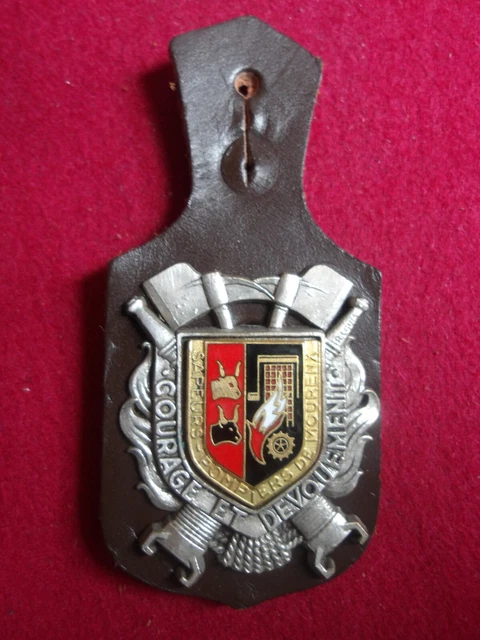 Insigne Badge Secours Mutuels Des Ormes - Vienne (86) - Émail, Occasion