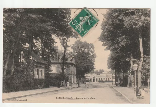 SENLIS - Oise - CPA 60 - Avenue de la Gare - Femme au landau