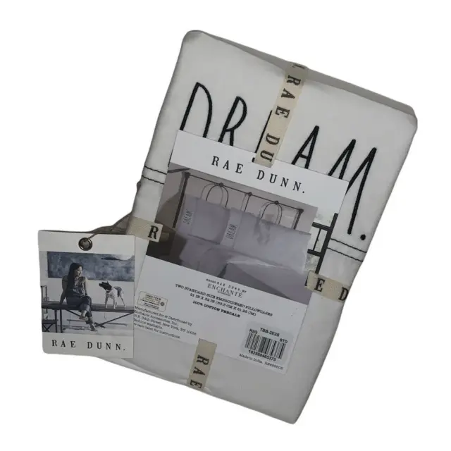 Juego de 2 fundas de almohada Rae Dunn ""Dream"" algodón bordado talla estándar nuevas con etiquetas