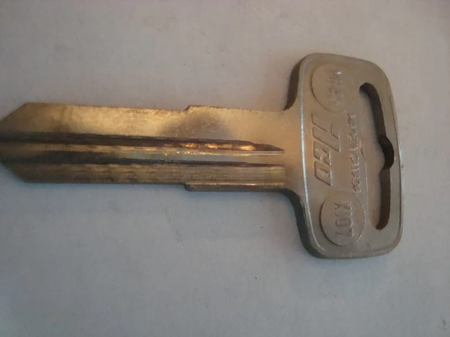 LOCKSMITH  Polaris 4 Wheeler Recreational Vehicle Key Blank Blanks YH45 X107