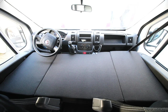 Kinderbett Easy Camper passend zum Citroën Jumper ab 2014 mit Spannbettlacken