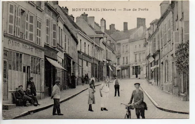 MONTMIRAIL - Marne - CPA 51 - Café de la Paix, animation rue de Paris