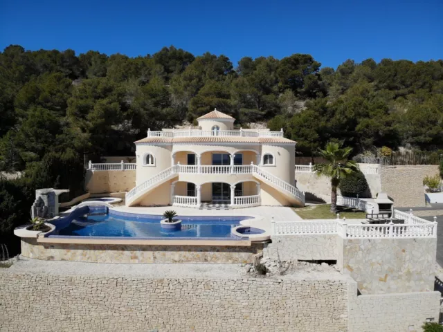 Villa mit Atemberaubender Meersicht und riesigem Pool zu Mega Preis Leistung